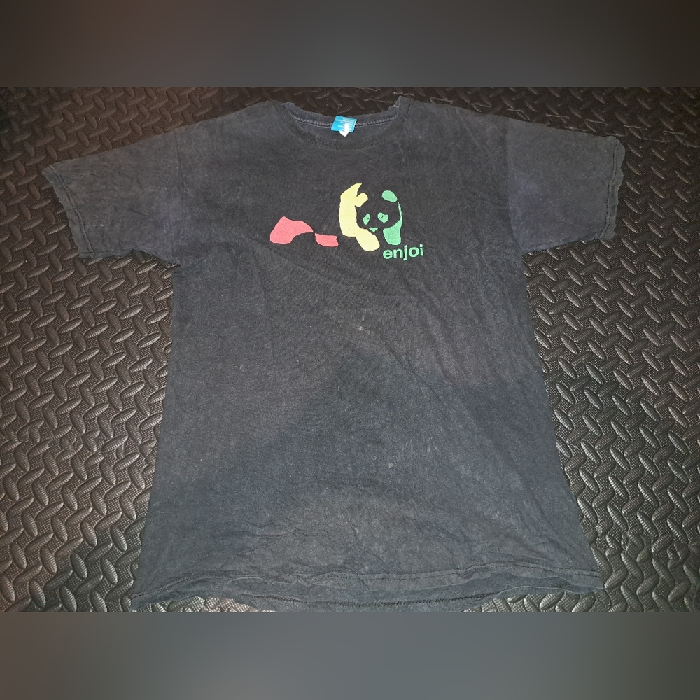 Vintage y2k Enjoi Rasta color tshirt